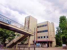 東中学校